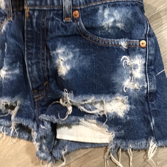 Levi’s Vintage 507 Very Distressed Cut-Off Denim Shorts dated 1989 size 3 - Picture 7 of 10